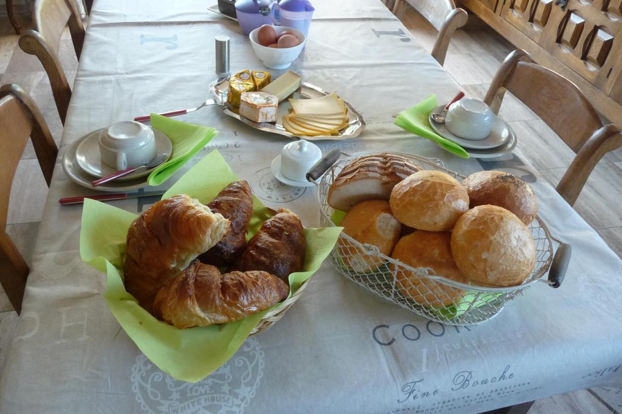 Au Rond Chene Bed & Breakfast Biron Dış mekan fotoğraf